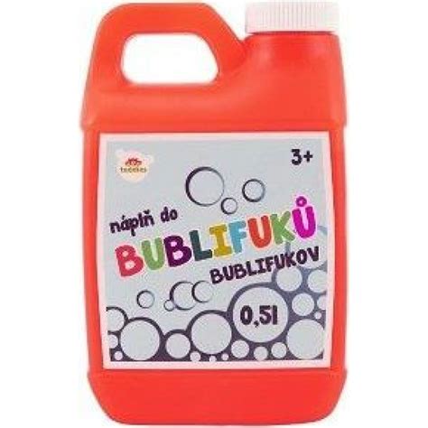 Dieťa fúkajúce do bublifuku