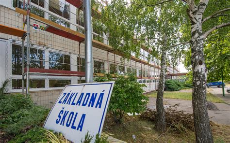 Vonkajší pohľad na budovu školy