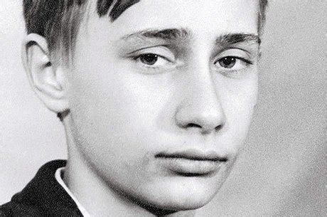Mladý Vladimir Putin s rodičmi