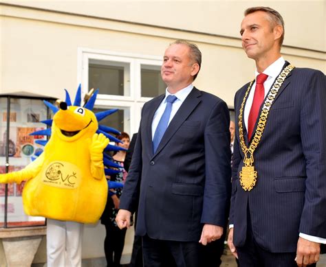 Zľava: Prezident SR Andrej Kiska a primátor mesta Košice Richard Raši pred pracovným stretnutím na radnici. Košice, 18. september 2015. Foto: SITA/Viktor Zamborský