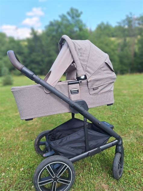 Detailné zobrazenie komponentov kočíka Bexa (vanička, športová časť, podvozok)