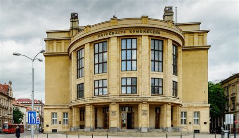 Budova Právnickej fakulty Univerzity Komenského v Bratislave