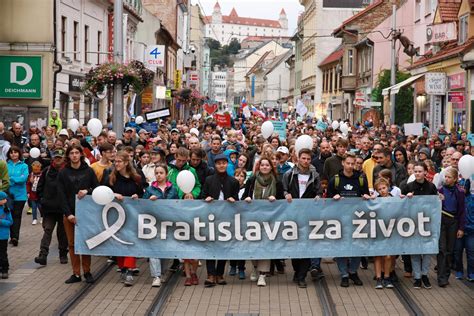 Symbolické znázornenie života od počatia po smrť