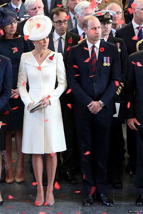 Vojvodkyňa Kate v elegantných bielych šatách