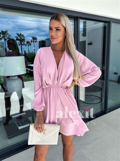 Šaty v odtieňoch baby pink