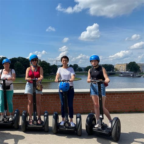 Dieťa na Segwayi s inštruktorom v Bratislave