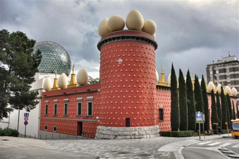 Dalího divadlo a múzeum vo Figueres