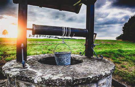 Infografika s ikonami pre recykláciu, kompostovanie a šetrenie vodou