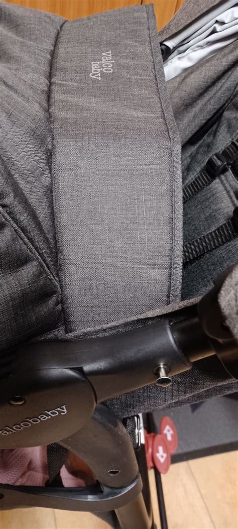 Schéma rôznych upevňovacích mechanizmov nánožníka na kočíky Valco Baby (háčiky, suché zipsy, cvoky)