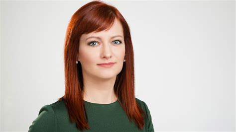 Andrea Šprochová v televíznom štúdiu