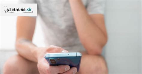 Karikatúra osoby sediacej na modernom záchode s mobilom