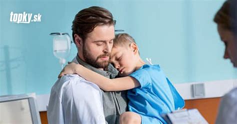 Lekár vyšetrí dieťa