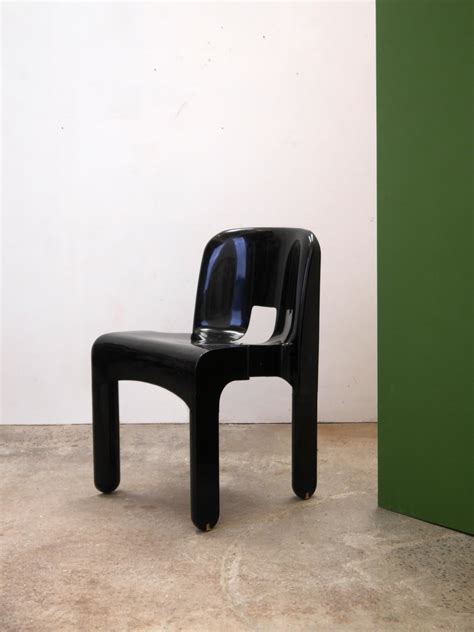 Ikonická stolička Universal chair č. 4860 od Joea Colomba