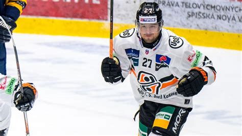 Tomáš Surový v drese HC Banská Bystrica ako mladík