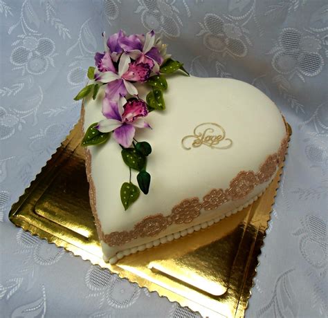 torta v tvare vankúša