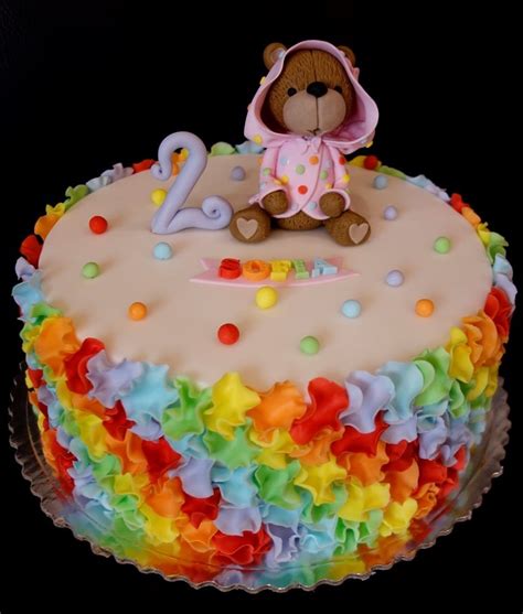 Farebná dúhová torta s krémom