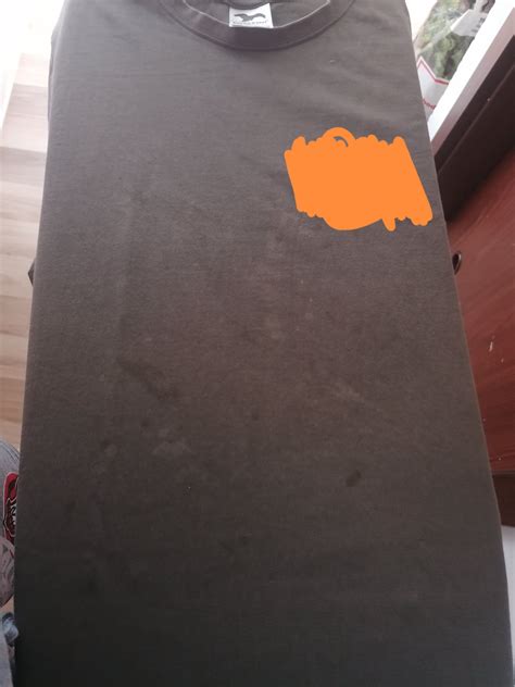 Detail látky a spracovanie zipsov na dojčiacom tričku