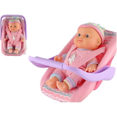 bábätko držiace čiernobielu knižku