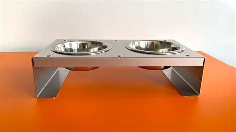 Dve misky s maslom a margarínom