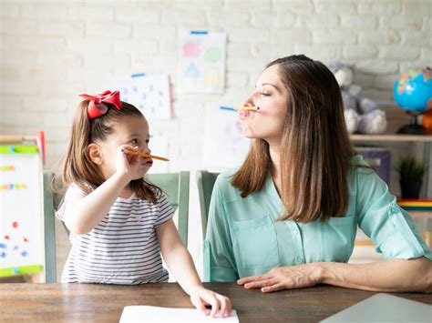 Dieťa s rodičom na úrade