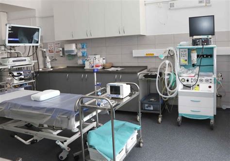 moderné medicínske ultrazvukové pracovisko s diagnostickým prístrojom