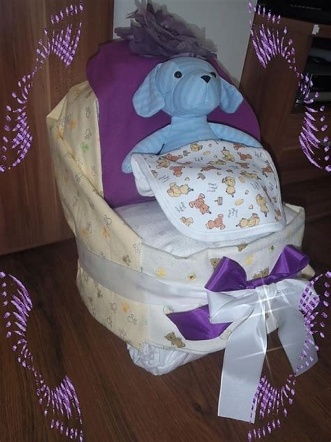 Plienková torta v tvare kočíka pre dvojičky
