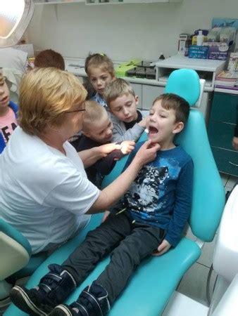 Dieťa v zubnej ambulancii pri prehliadke