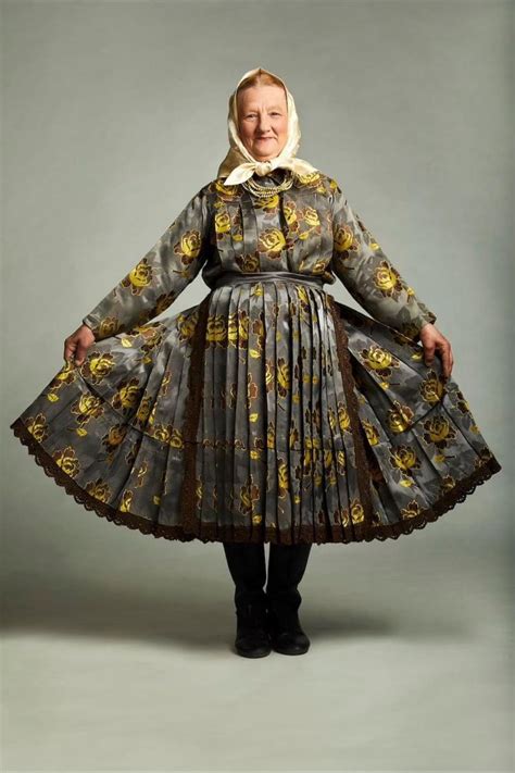 Ukrajinská dievčina v tradičnom kroji