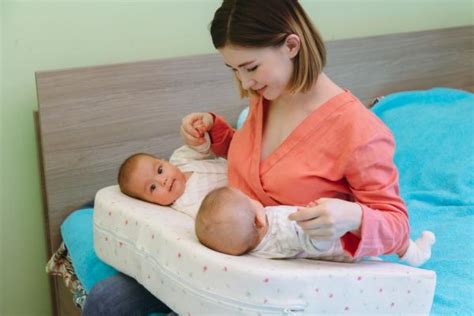 Dojčenie dvojčiat
