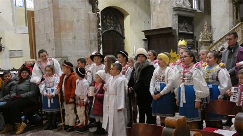 Zbor koledníkov v tradičných kostýmoch