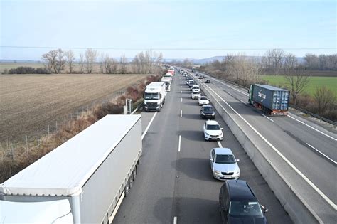 Nákladné auto na európskej diaľnici
