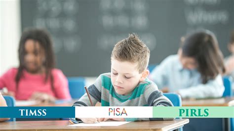 Grafika porovnávajúca výsledky štúdií PIRLS a PISA pre čitateľskú gramotnosť
