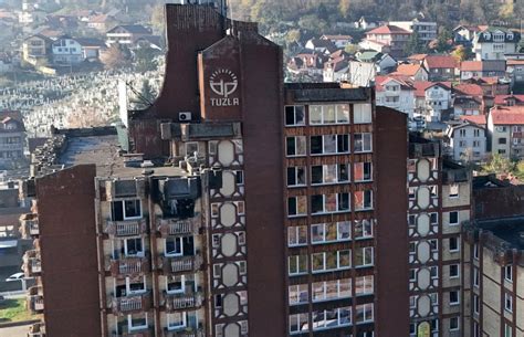 Pohľad na poškodenú budovu v Saratove
