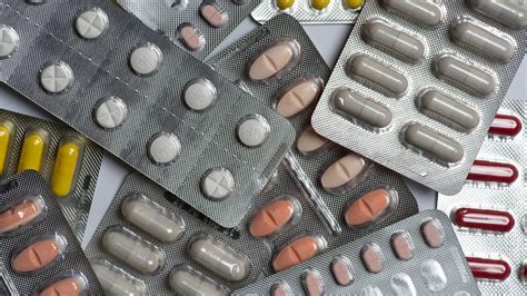 Žena užívajúca lieky na stimuláciu ovulácie