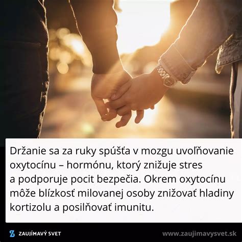 Dvojica držiaca sa za ruky v búrlivom prostredí
