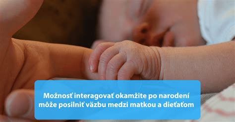 zobrazenie symbiotického vzťahu medzi matkou a novorodencom