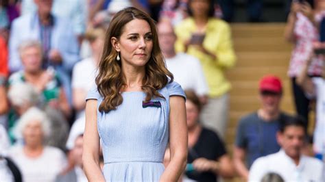 Kate Middleton vo voľných šatách