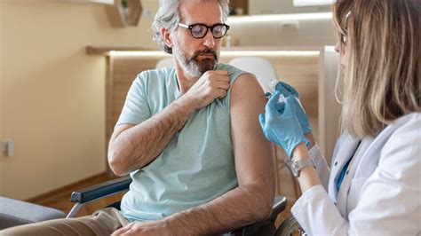 Thematic image: An adult receiving a vaccination.