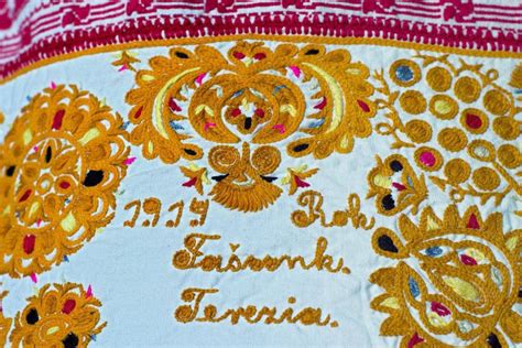 Detaily slovenskej výšivky