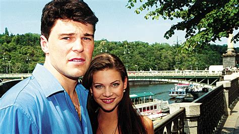 Divadelná scéna s herečkou v kostýme