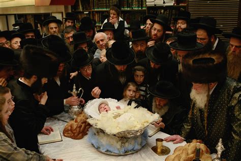 Diagram illustrating the distinction between male and female naming traditions in Judaism