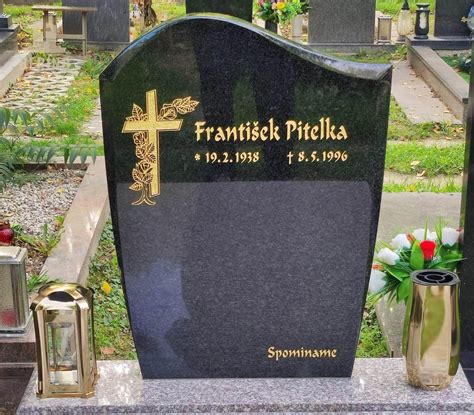 Tradičný židovský náhrobný kameň
