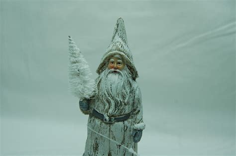 Vývoj vianočných postáv: Ježiško, Santa Claus, Dedo Mráz