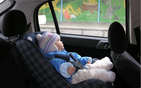 Nesprávne utiahnuté pásy autosedačky