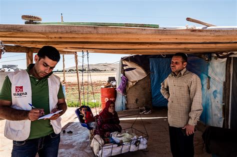 dieťa jazdiace na pitbike v teréne