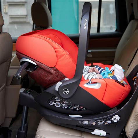 Cybex Cloud Z i-Size autosedačka s dieťaťom