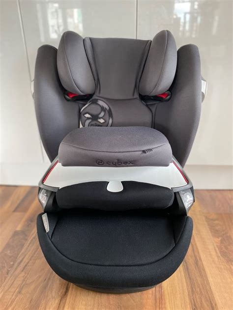 Cybex Pallas Fix s nastaviteľnou opierkou hlavy a dieťaťom v spiacej polohe