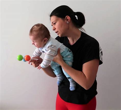 pár s novorodencom v náručí