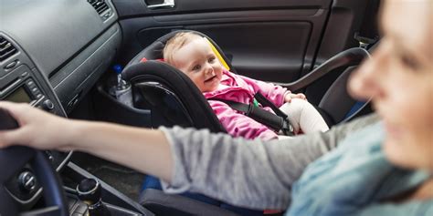 Správne umiestnenie dieťaťa v autosedačke s fusakom