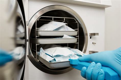 Autokláv na sterilizáciu lekárskych nástrojov